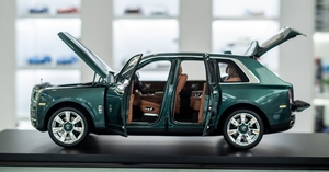 Nhập 2 mô hình Rolls-Royce Cullinan đầu tiên Việt Nam, người bán chia sẻ: ‘Chỉ người có xe thật mới mua được’