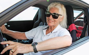 Cụ bà 83 tuổi vẫn lái Lamborghini, Porsche trong trường đua: Yêu xe thể thao từ năm 18 tuổi, sở hữu nhiều siêu xe đắt tiền