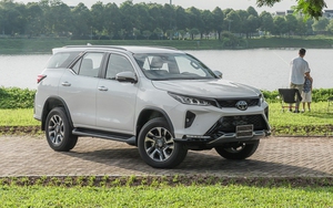 Cơ hội nào cho Toyota Fortuner 2024 tại Việt Nam khi thêm tiện nghi, giảm giá bán, bỏ số sàn 