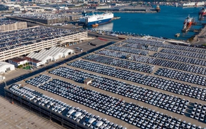 Hình ảnh xe đậu bạt ngàn ở cảng: Điều gì đang xảy ra với ô tô Trung Quốc ở châu Âu?