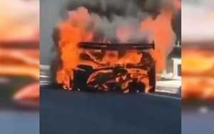 Koenigsegg Jesko trăm tỷ cháy rụi trên đường, ai có ý định mua cần lưu ý vì hãng đang khuyến cáo tạm thời không lái xe này