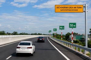 Phạt lỗi kh&ocirc;ng giữ khoảng c&aacute;ch tr&ecirc;n cao tốc: Do luật l&agrave;m kh&oacute; hay văn h&oacute;a l&aacute;i xe k&eacute;m? - Ảnh 3.