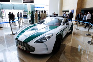 Dàn siêu xe tuần tra của cảnh sát Dubai: Toàn những cái tên đắt đỏ, tốc độ đạt đỉnh cao, mục đích là để thân thiện với người dân