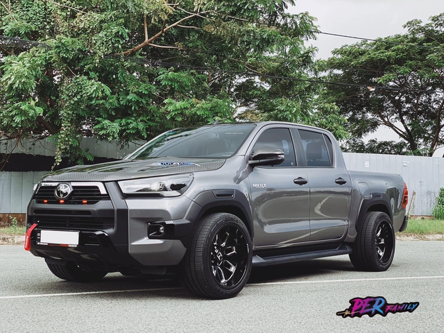 Toyota Hilux lowered the chassis with a terrible set of wheels that cost 300 million VND - New car of many pickup players in Ho Chi Minh City.  Ho Chi Minh City - Photo 4.