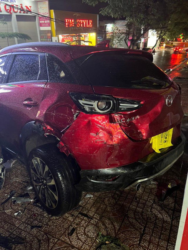 You borrowed a newly bought Mazda CX-3 and had an accident after 15 minutes, the car owner was shocked and confessed: The price is a bit expensive to see your true face - Photo 5.