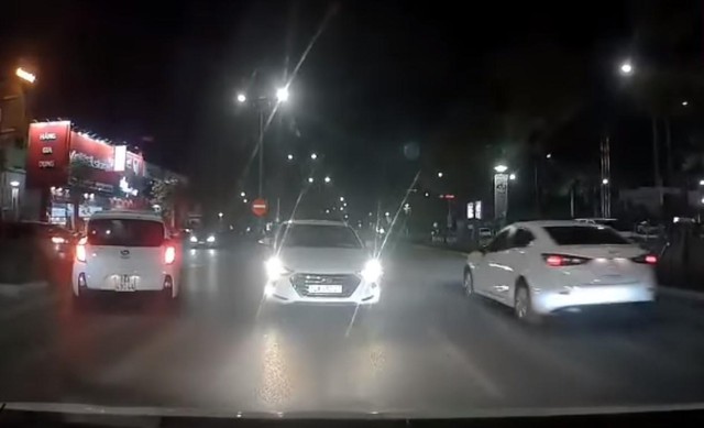 What is the penalty for turning on the headlights improperly?  - Photo 1.