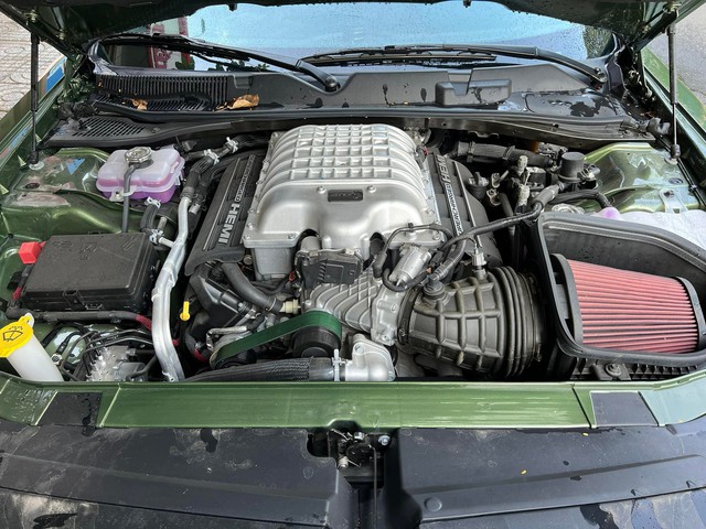 Dodge Challenger Hellcat Redeye đầu tiên về Việt Nam thuộc bộ sưu tập xe nghìn tỷ, riêng tiền option hơn 100 triệu đồng - Ảnh 9. Dodge Challenger Hellcat Redeye đầu tiên về Việt Nam thuộc bộ sưu tập xe nghìn tỷ, riêng tiền option hơn 100 triệu đồng - Ảnh 9.