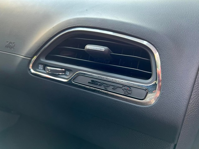 Dodge Challenger Hellcat Redeye đầu tiên về Việt Nam thuộc bộ sưu tập xe nghìn tỷ, riêng tiền option hơn 100 triệu đồng - Ảnh 8. Dodge Challenger Hellcat Redeye đầu tiên về Việt Nam thuộc bộ sưu tập xe nghìn tỷ, riêng tiền option hơn 100 triệu đồng - Ảnh 8.