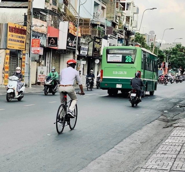 Đạp xe đi làm bùng nổ thời xăng tăng và bão giá bị nhiều người cho là phi thực tế, vậy người trong cuộc nói gì?  - Ảnh 3.