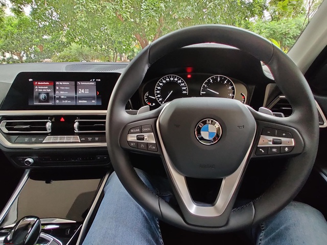 Chủ xe BMW 330i chia sẻ sau 2 năm sử dụng: ‘Lái sướng nhưng ra vào khó khăn’ - Ảnh 7.