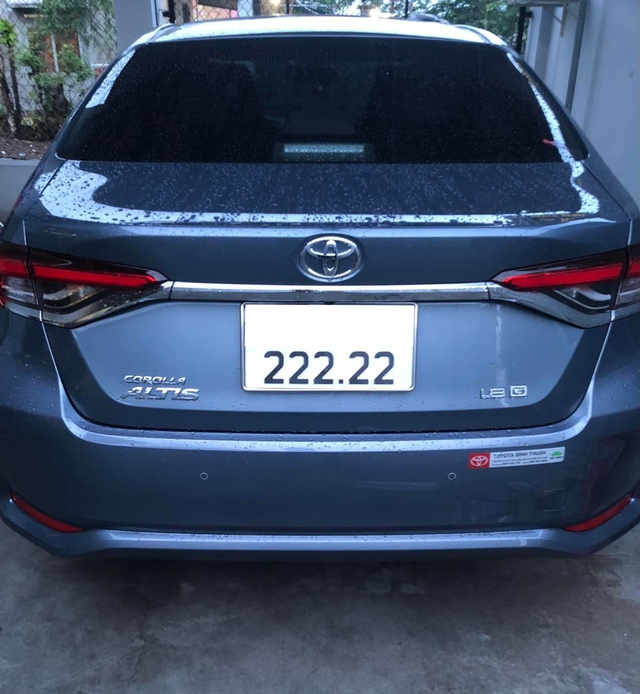 Toyota Corolla Altis 2022 biển số ngũ quý 2 được bán giá 2,2 tỷ đồng, bằng 2 chiếc Camry đập hộp - Ảnh 1.