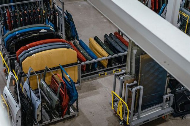 Rivian's utopian ambition: Only 2,500 cars can be produced each quarter, but the CEO boldly declared that he would sell 10 million cars per year a day like Toyota - Photo 7.