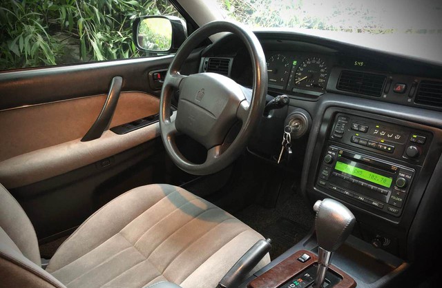 Huyền thoại một thời Toyota Crown 1998 đẹp long lanh được rao bán với giá tới 1,5 tỷ đồng, đắt hơn Camry bản cao cấp nhất - Ảnh 8.