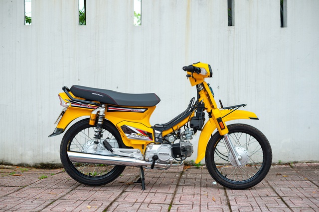 Siêu phẩm Honda Dream được định giá gần 300 triệu đồng nhưng chủ nhân nhất quyết không bán - Ảnh 2. Siêu phẩm Honda Dream được định giá gần 300 triệu đồng nhưng chủ nhân nhất quyết không bán - Ảnh 2.
