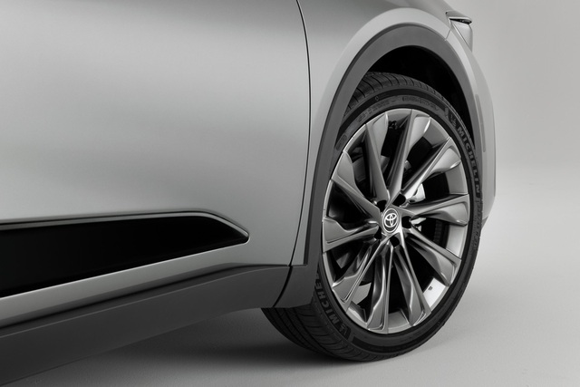 推出新一代豐田皇冠：從轎車到 SUV 的 4 種設計的獨特設計 - 照片 19。