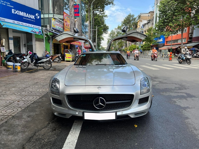 Mercedes-AMG SLS đầu tiên tại Việt Nam tái xuất sau thời gian dài ở ẩn, giá mua mới gần 10 tỷ đồng - Ảnh 1.
