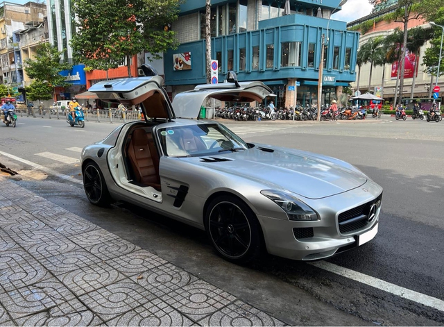 Mercedes-AMG SLS đầu tiên tại Việt Nam tái xuất sau thời gian dài ở ẩn, giá mua mới gần 10 tỷ đồng - Ảnh 4.