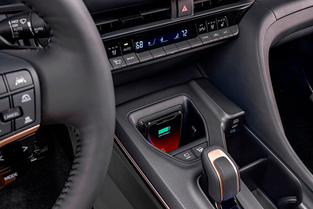 5 điểm nhấn chính về Toyota Crown thế hệ mới vừa ra mắt - Ảnh 4. 5 điểm nhấn chính về Toyota Crown thế hệ mới vừa ra mắt - Ảnh 4.