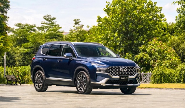 Hyundai Santa Fe, Tucson và Creta đồng loạt tăng giá, cao nhất 35 triệu đồng - Ảnh 1.