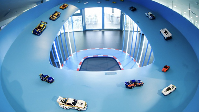Nhân viên Porsche sưu tầm gần 1.000 mô hình xe, được thăng chức giám đốc - Ảnh 14.