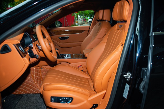 Bentley Flying Spur lăn bánh nhẹ 1.700 km giá 18,5 tỷ đồng - Ảnh 13.