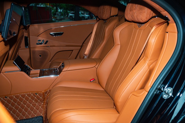 Bentley Flying Spur lăn bánh nhẹ 1.700 km giá 18,5 tỷ đồng - Ảnh 14.