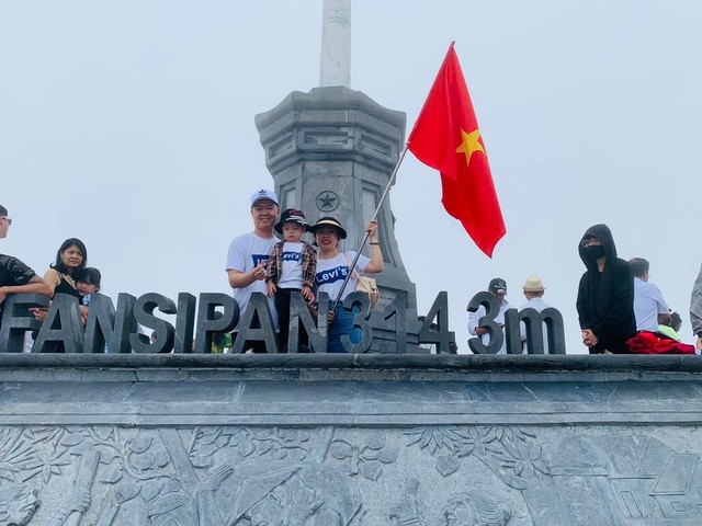 Gia đình trẻ tự lái xe hơn 1000km chinh phục đỉnh Fansipan - Ảnh 8.