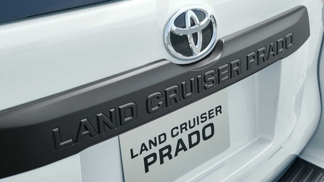 Toyota Land Cruiser Prado bất ngờ có phiên bản mới, thế hệ mới vẫn bặt vô âm tín - Ảnh 3.