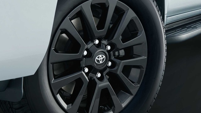 Toyota Land Cruiser Prado bất ngờ có phiên bản mới, thế hệ mới vẫn bặt vô âm tín - Ảnh 5.