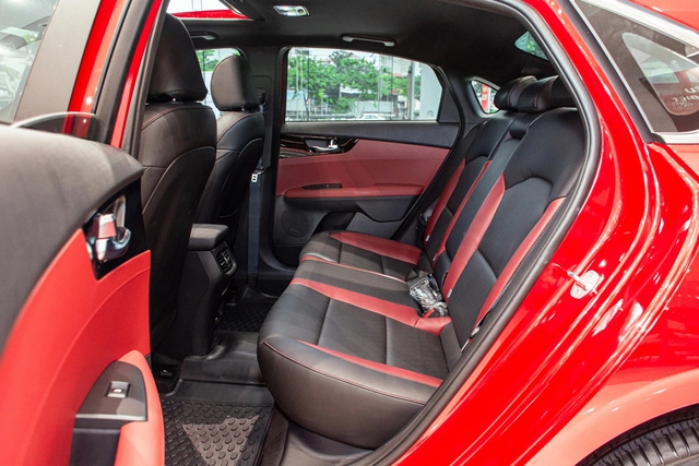 Kia K3 giảm giá cao nhất 30 triệu đồng tại đại lý, thêm sức ép cho Mazda3 và Corolla Altis - Ảnh 4.