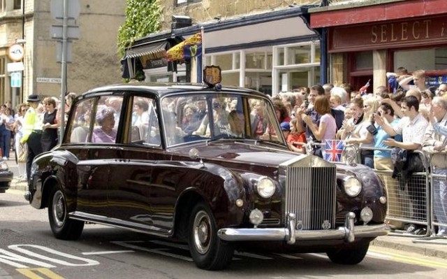Bộ sưu tập xe hơi của Nữ hoàng Anh Elizabeth II - Ảnh 8.