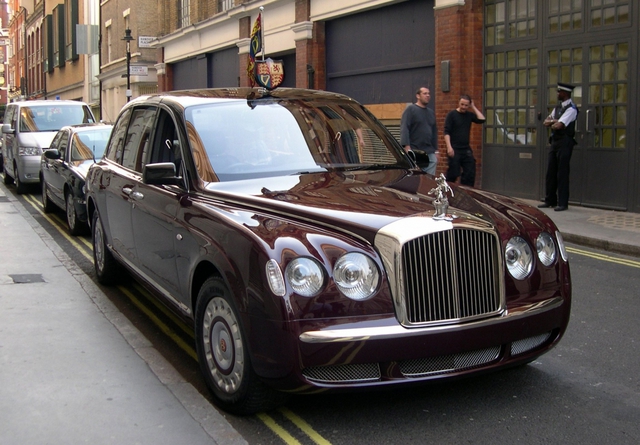 Top 5 xe từng được cố Nữ hoàng Anh Elizabeth II sử dụng - Ảnh 1.