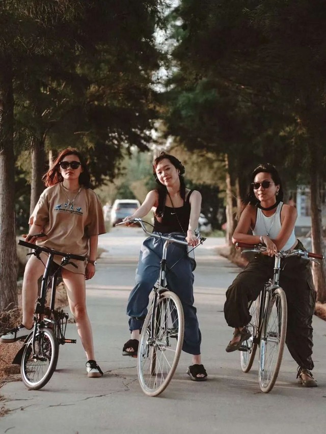Trung Quốc: Sống giữa đại dịch, chơi xe đạp trở thành xu thế ở thành phố hiện đại - Ảnh 1.