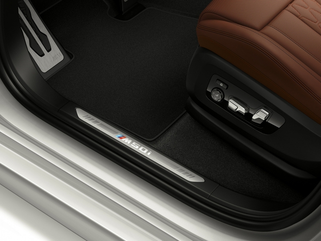 Hàng ghế thứ ba trong BMW X7 có thể bị lật lại khi gặp tai nạn - Ảnh 3.