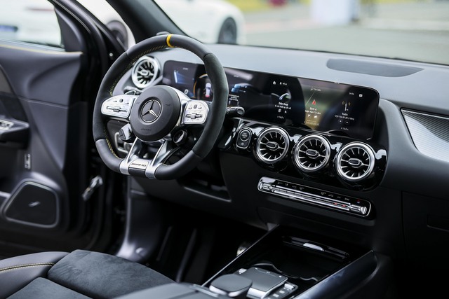 Khám phá Mercedes-AMG GLA 45 S chính hãng - SUV giá 3,43 tỷ đồng cho người mê tốc độ - Ảnh 8.