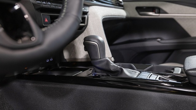 Đánh giá nội thất Toyota Camry đời mới đầu tiên xuất hiện - Ảnh 4.