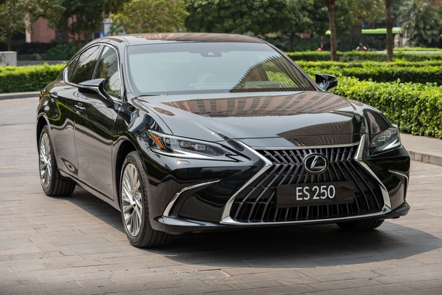 Lexus ES - 'Chiến thần giữ giá' trên thị trường xe sang đã qua sử dụng tại Việt Nam - Ảnh 3.