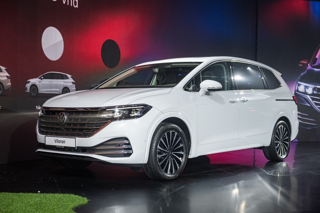 Chi tiết VW Viloran Luxury giá 2,188 tỷ đồng, vượt trội về trang bị tiện nghi so với bản tiêu chuẩn - Ảnh 1.