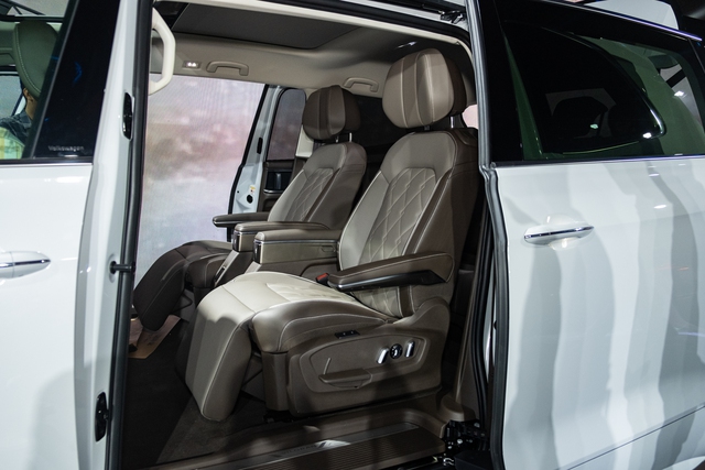 Chi tiết VW Viloran Luxury giá 2,188 tỷ đồng, vượt trội về trang bị tiện nghi so với bản tiêu chuẩn - Ảnh 7.