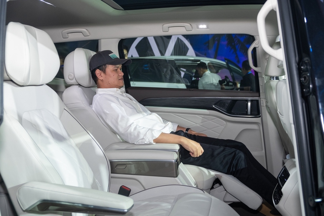 Chi tiết VW Viloran Luxury giá 2,188 tỷ đồng, vượt trội về trang bị tiện nghi so với bản tiêu chuẩn - Ảnh 11.