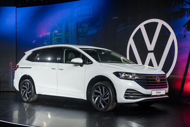 Soi qua VW Viloran Premium giá 1,989 tỷ đồng, khó lòng chiến thắng Kia Carnival - Ảnh 1.