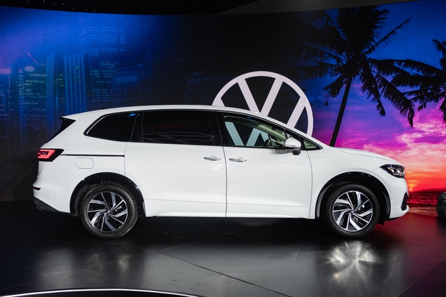 Soi qua VW Viloran Premium giá 1,989 tỷ đồng, khó lòng chiến thắng Kia Carnival - Ảnh 3.