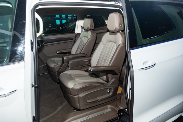 Soi qua VW Viloran Premium giá 1,989 tỷ đồng, khó lòng chiến thắng Kia Carnival - Ảnh 6. Soi qua VW Viloran Premium giá 1,989 tỷ đồng, khó lòng chiến thắng Kia Carnival - Ảnh 6.