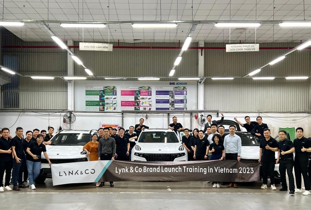 Bộ 3 xe Lynk & Co lộ diện tại đại lý Việt Nam