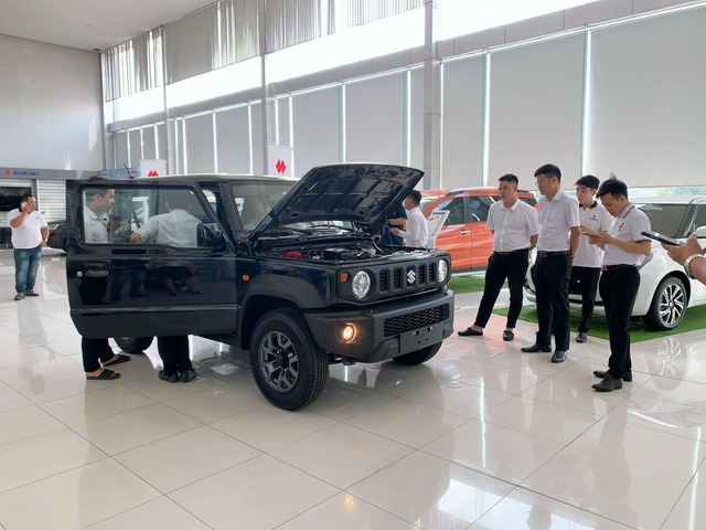 Thêm lô Suzuki Jimny về Việt Nam, đại lý báo ra mắt tháng 3 năm sau, khách hàng tiếp tục mòn mỏi chờ đợi - Ảnh 2.