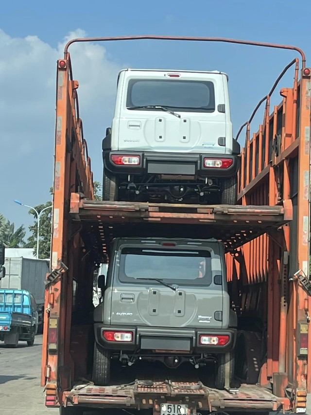 Thêm lô Suzuki Jimny về Việt Nam, đại lý báo ra mắt tháng 3 năm sau, khách hàng tiếp tục mòn mỏi chờ đợi - Ảnh 1.