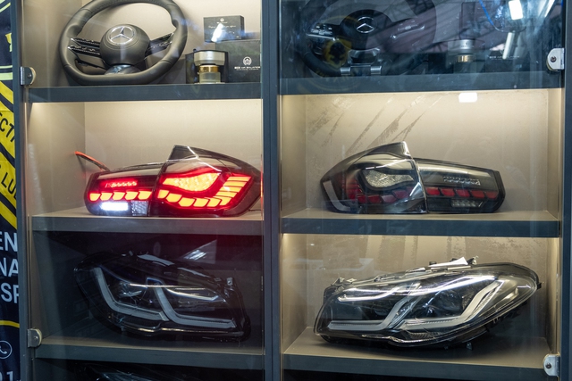 Bên trong triển lãm phụ kiện ô tô đầu tiên Việt Nam: Nhiều đồ chơi thú vị, trưng bày cả động cơ Lamborghini và hộp số Ferrari - Ảnh 6.