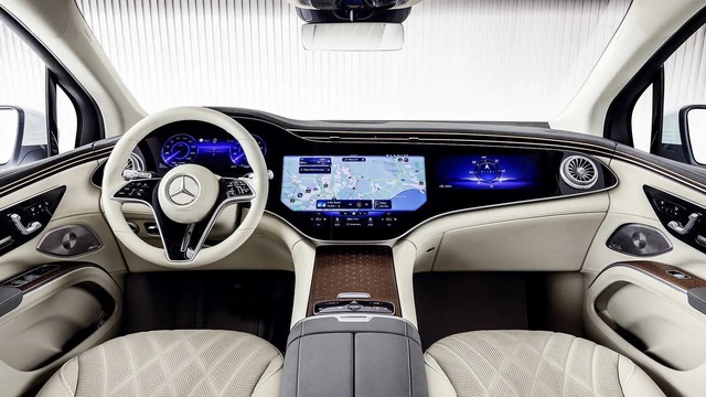 Mercedes-Benz muốn màn hình chiếm hết táp lô - Ảnh 1.
