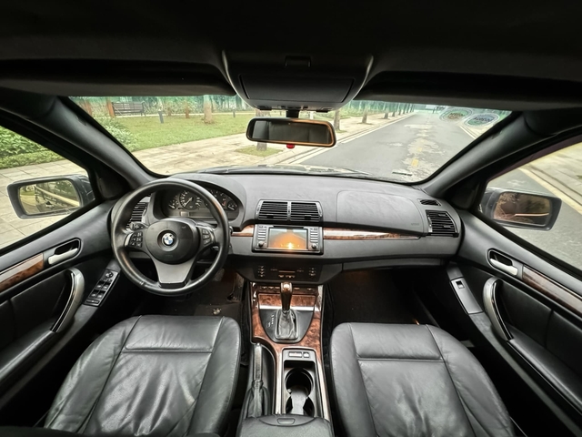 Bán BMW X5 bản chống đạn sau 21 năm, sales chia sẻ: 'Xe chuyên phục vụ chủ tịch, là hàng độc nhất Việt Nam' - Ảnh 3.