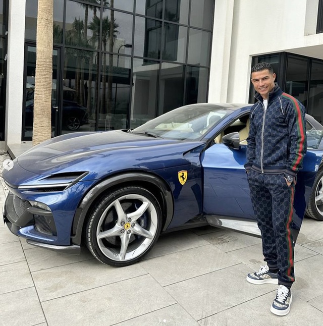 Cristiano Ronaldo mua Ferrari Purosangue, thừa nhận không biết giờ mình sở hữu bao nhiêu xe - Ảnh 1.